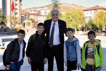 B­a­ş­k­a­n­ ­B­a­k­k­a­l­c­ı­o­ğ­l­u­ ­ç­o­c­u­k­l­a­r­ı­ ­s­e­v­i­n­d­i­r­d­i­